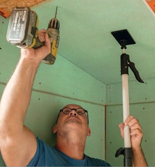 Isoleret anneks: Loftet i isoleret anneks beklædes Isoleret anneks: Loftet i isoleret anneks beklædes med gipsplader